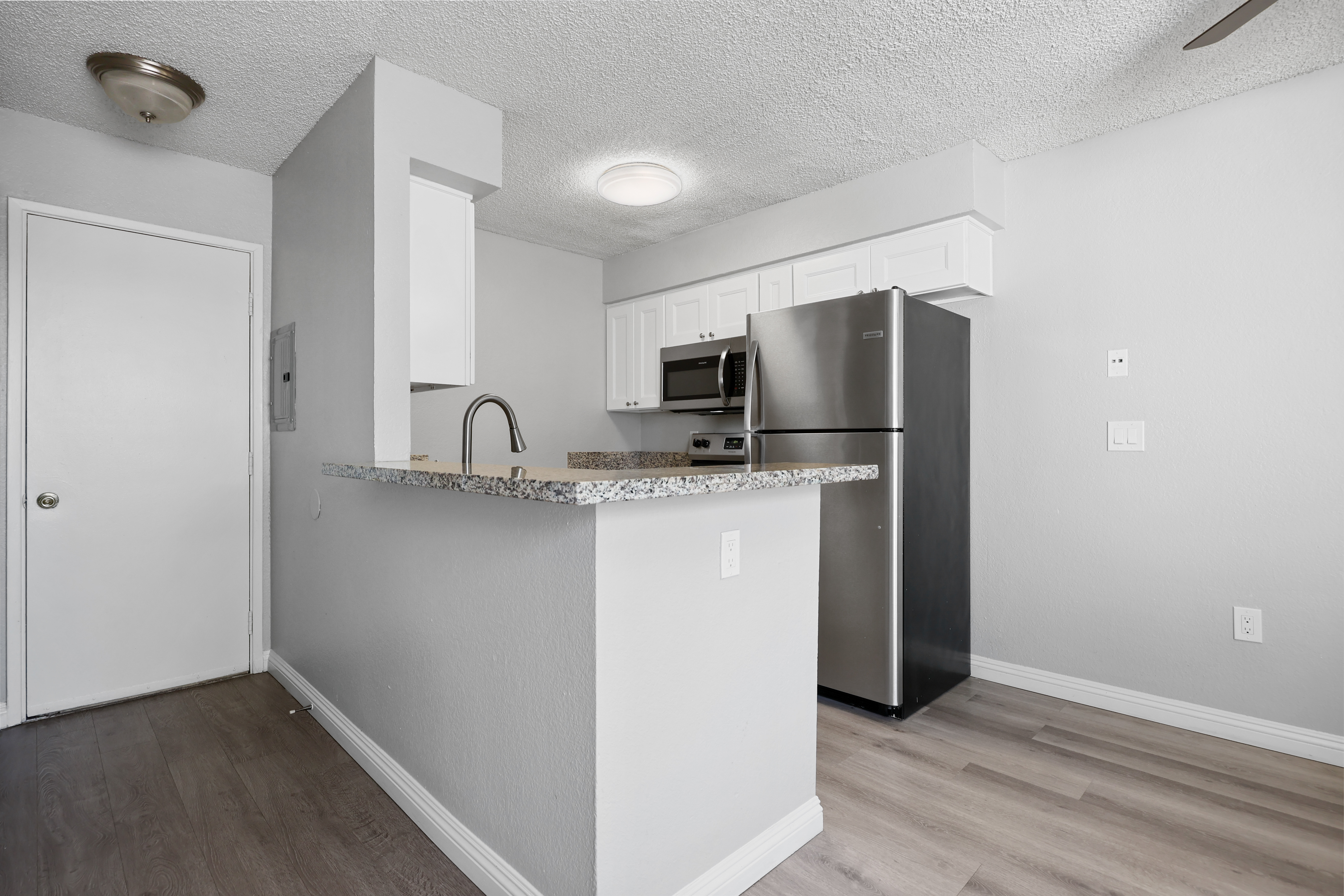 2 Bed / 1.5 Bath
